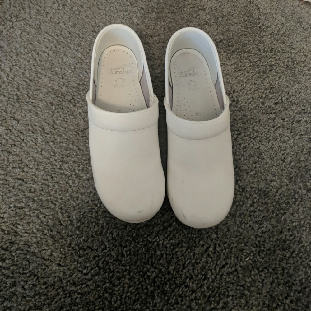 White dansko clogs